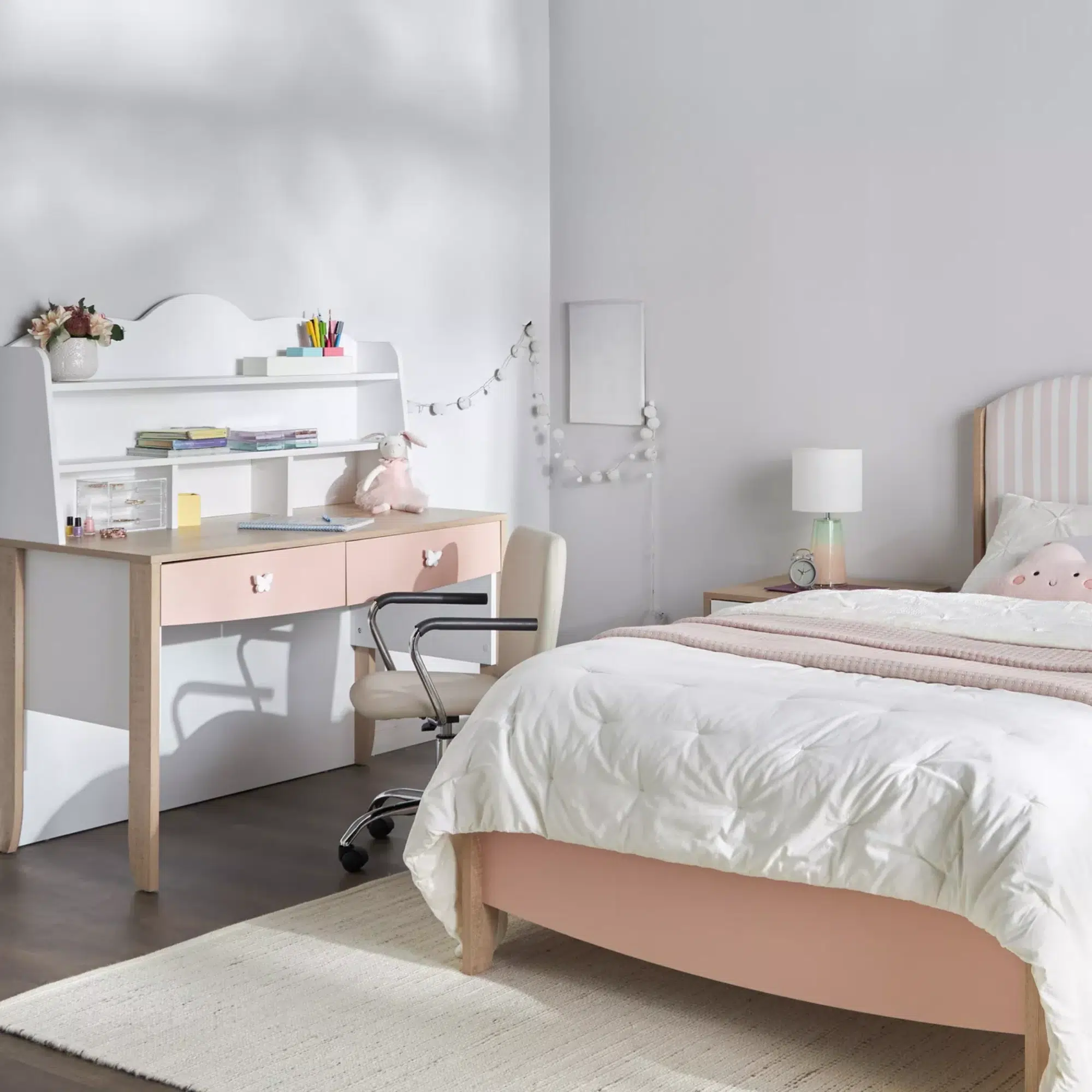Seravelle Study Desk for Kids
